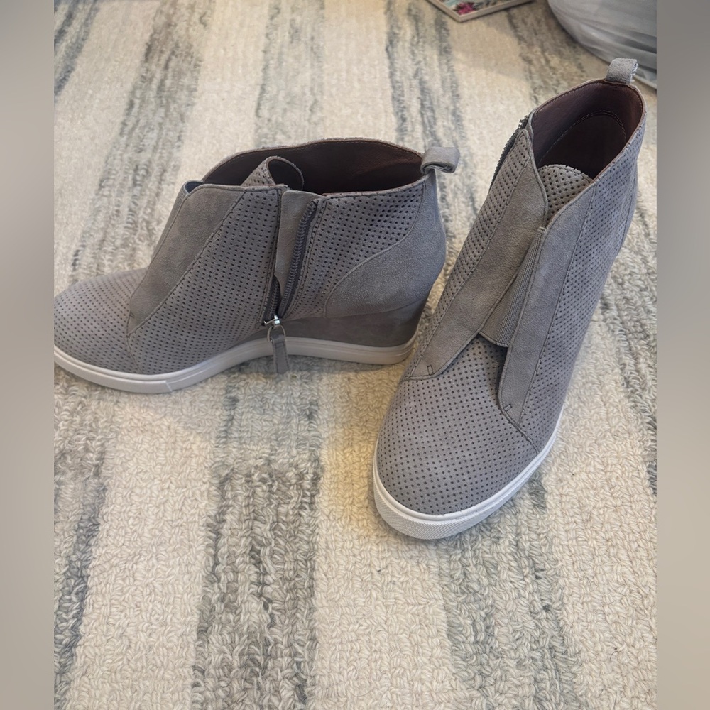 Paolo wedge sneakers. Size 7. Never worn